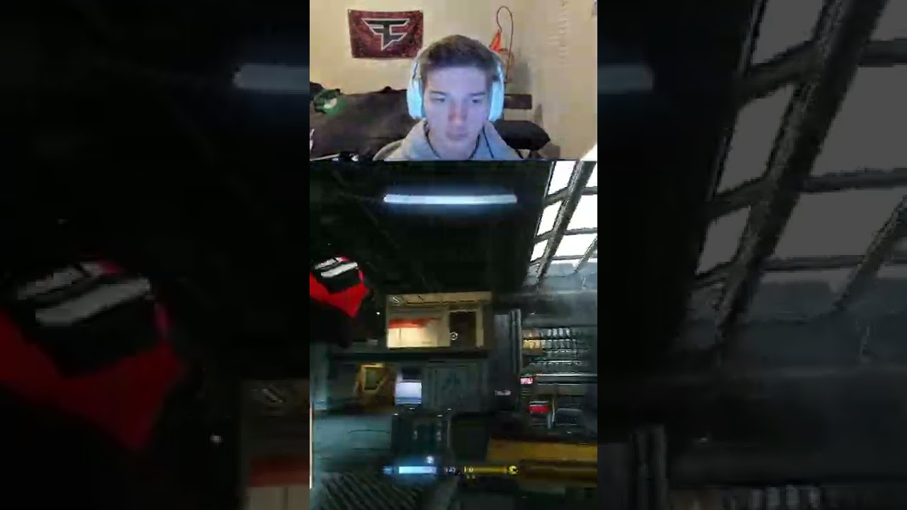 FaZe uses the grapple to land CRAZY double in Halo Infinite - Halo Infinite Pro Gameplay 