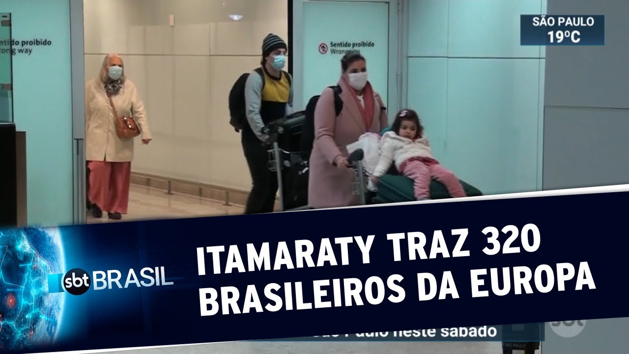 Voo com 320 brasileiros repatriados da Europa chega a São Paulo | SBT Brasil (18/04/20)