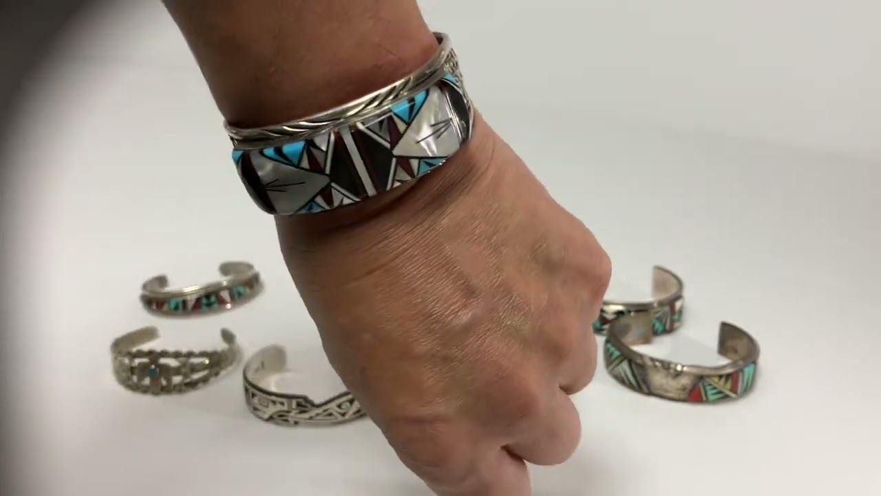 インディアンジュエリー　ナバホ族　ホピ族　ズニ族　ウェスタン　バングル