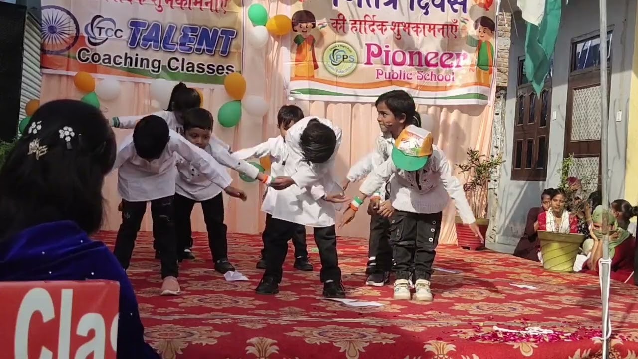 aao baccho tumhe dikhae jaki hindustan ki