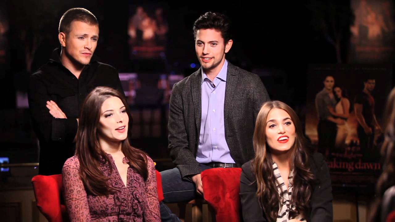 Twilight Saga: Breaking Dawn Part 1 Cast Interview (The Daily Buzz)