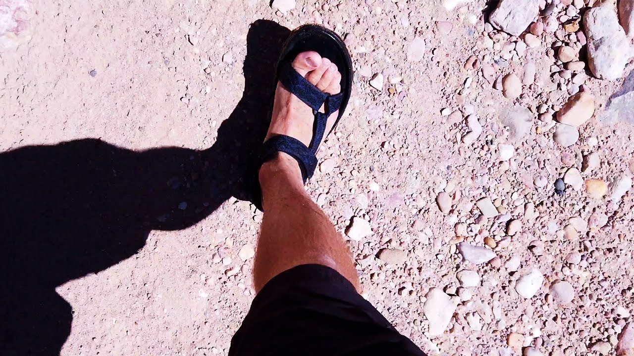 Boots vs. Trailrunners vs. SANDALS!