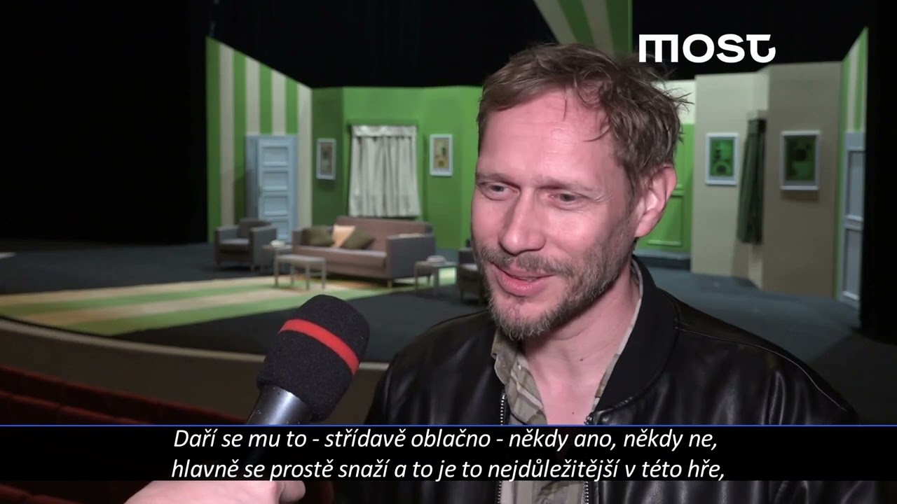 Jeden plus jedna jsou tři. To není příklad, ale název divadelní premiéry
