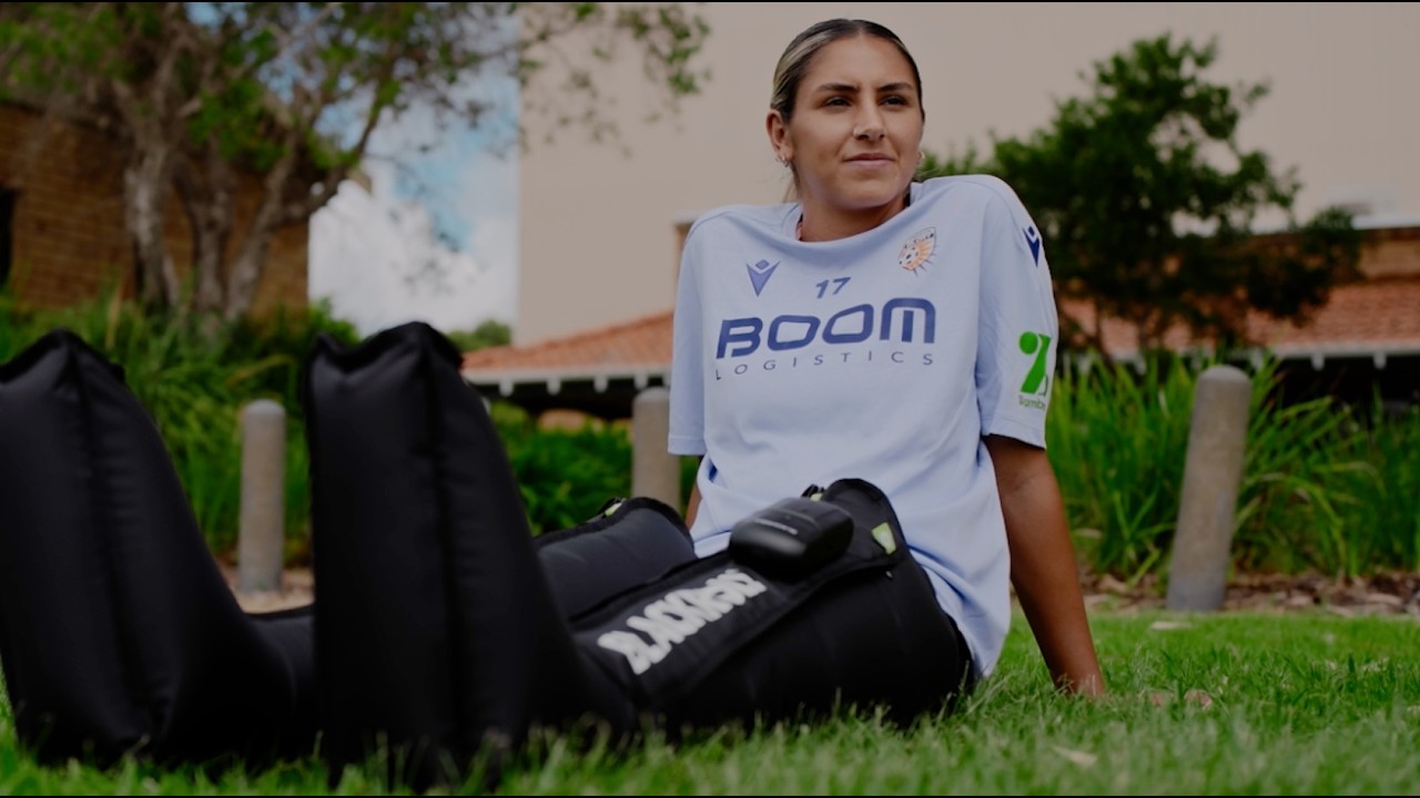 Rola Badawiya - The importance of recovery for female football players - BLACKROLL®