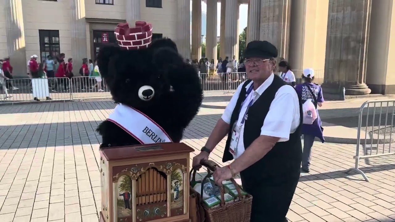 Der „Berliner Bär“ am Brandenburger Tor 2023