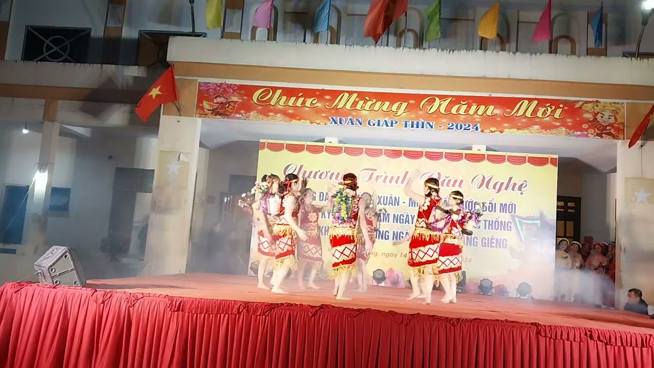 múa làng sơn ca clb khu thượng biểu diễn