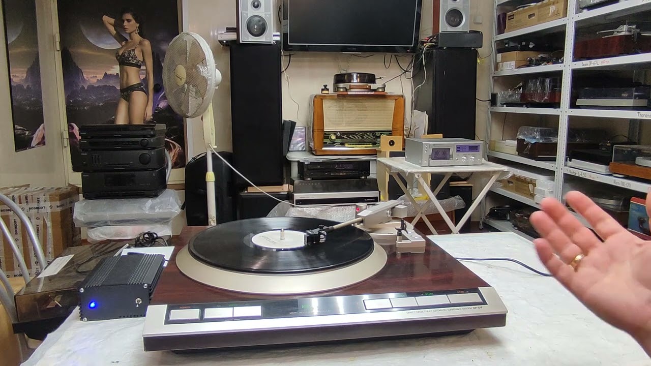 Хороший проигрыватель виниловых пластинок DENON DP-51