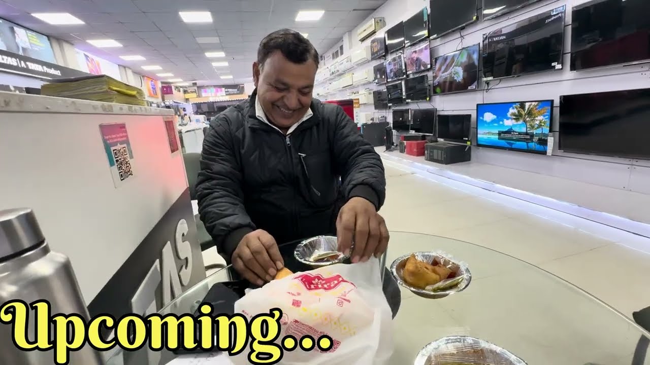 Hamare motu chacha ko samose ke shath extra dawat 😍#youtubevideo #foodvideo #familyvlog  #food #fun