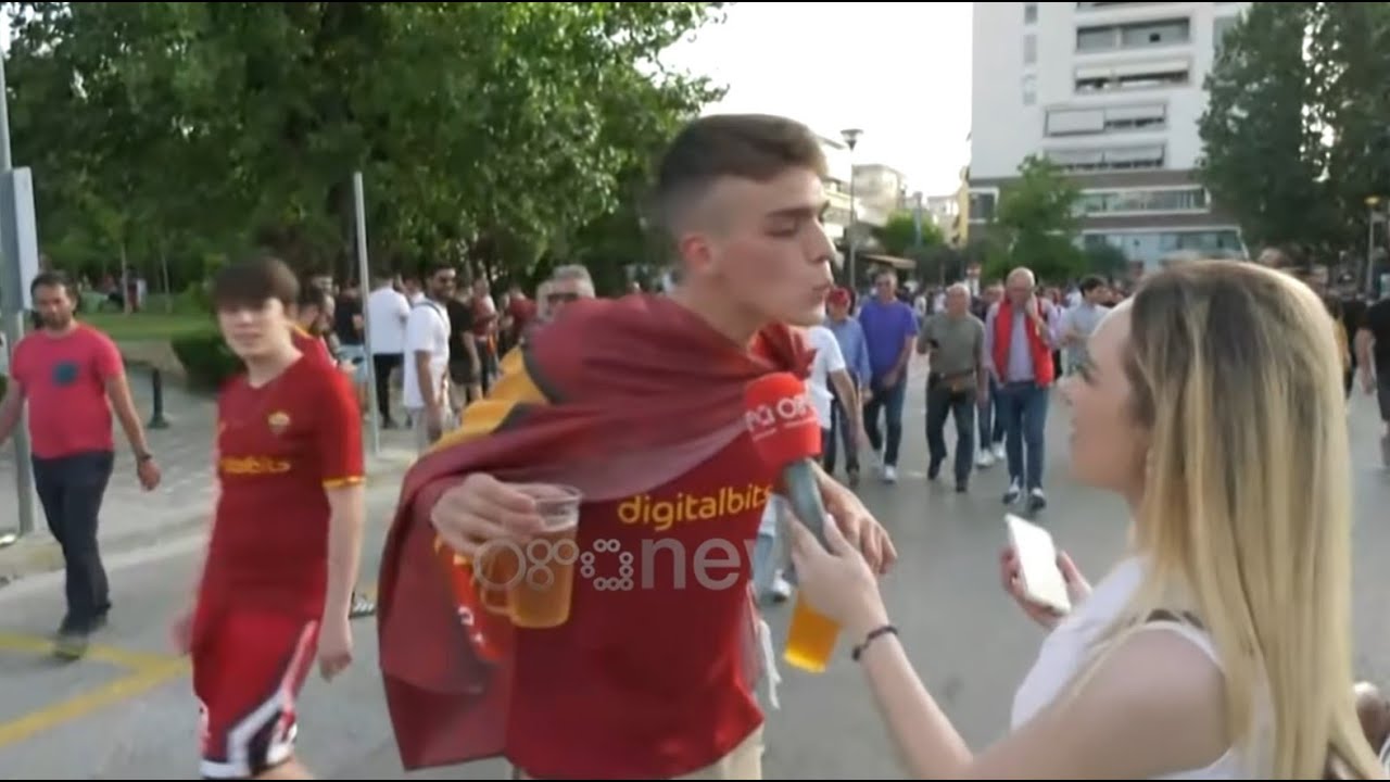 'Sei bellissima e te lo giuro', tifozi i Romës komplimenton gazetaren që i mësoi disa fjalë shqip
