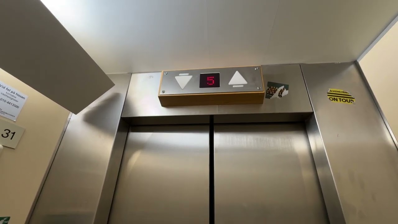 Very nice 1992 KONE M-series Traction elevators @ Sahlgrenska hospital, Göteborg, Sweden