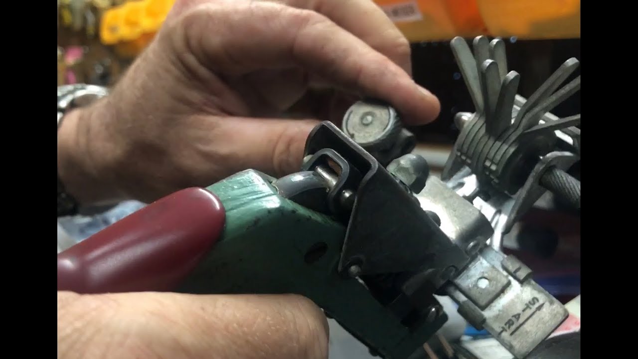 older Toyota key clipped out with Curtis Clipper Number 15