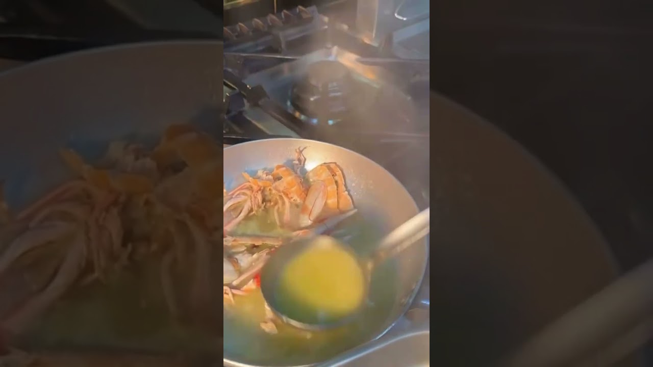 Pescheria di Napoli da Peppe #italy #fish #follow #food #funny #life #napoli #seafood #tiktok #like