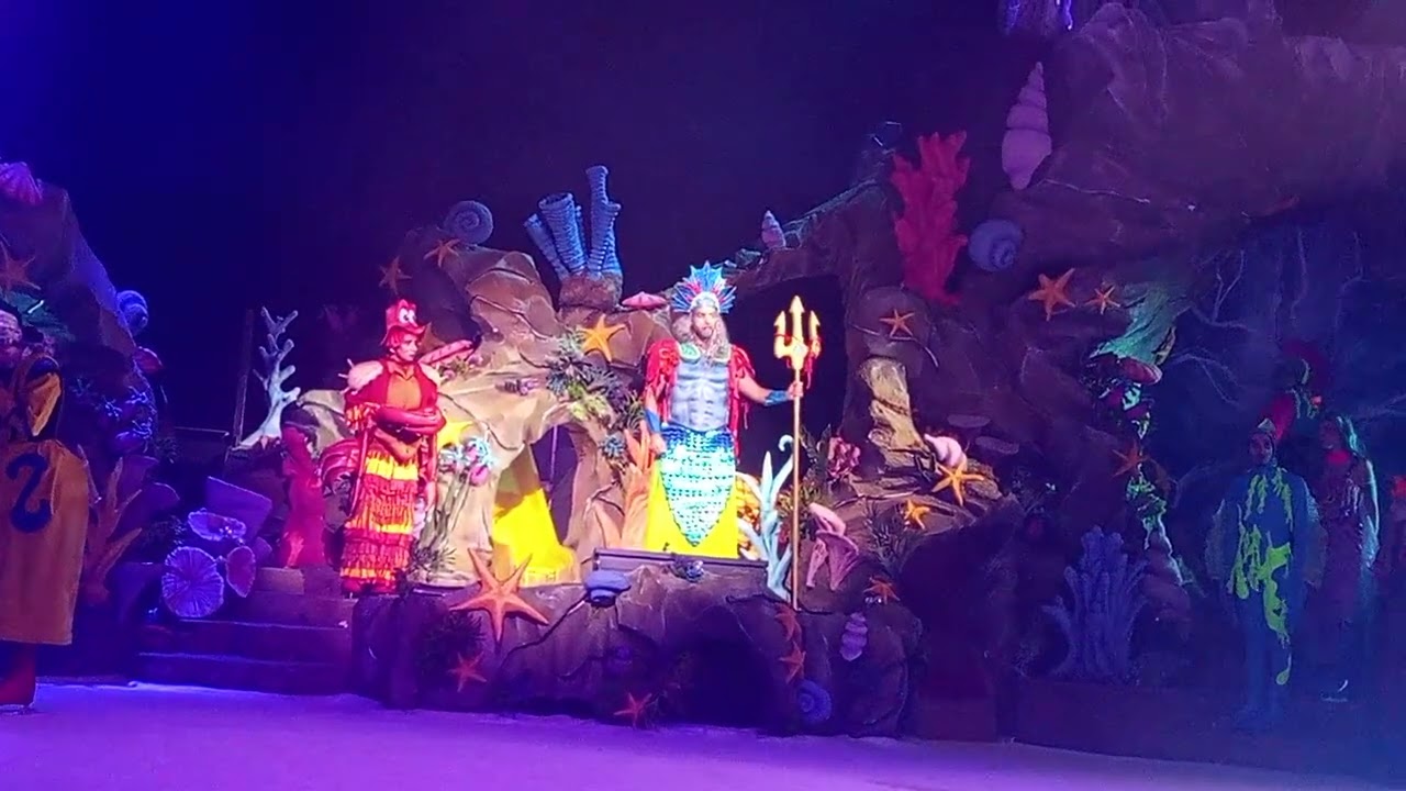 O beijo da pequena sereia com o príncipe no gelo mar shopping Matosinhos.