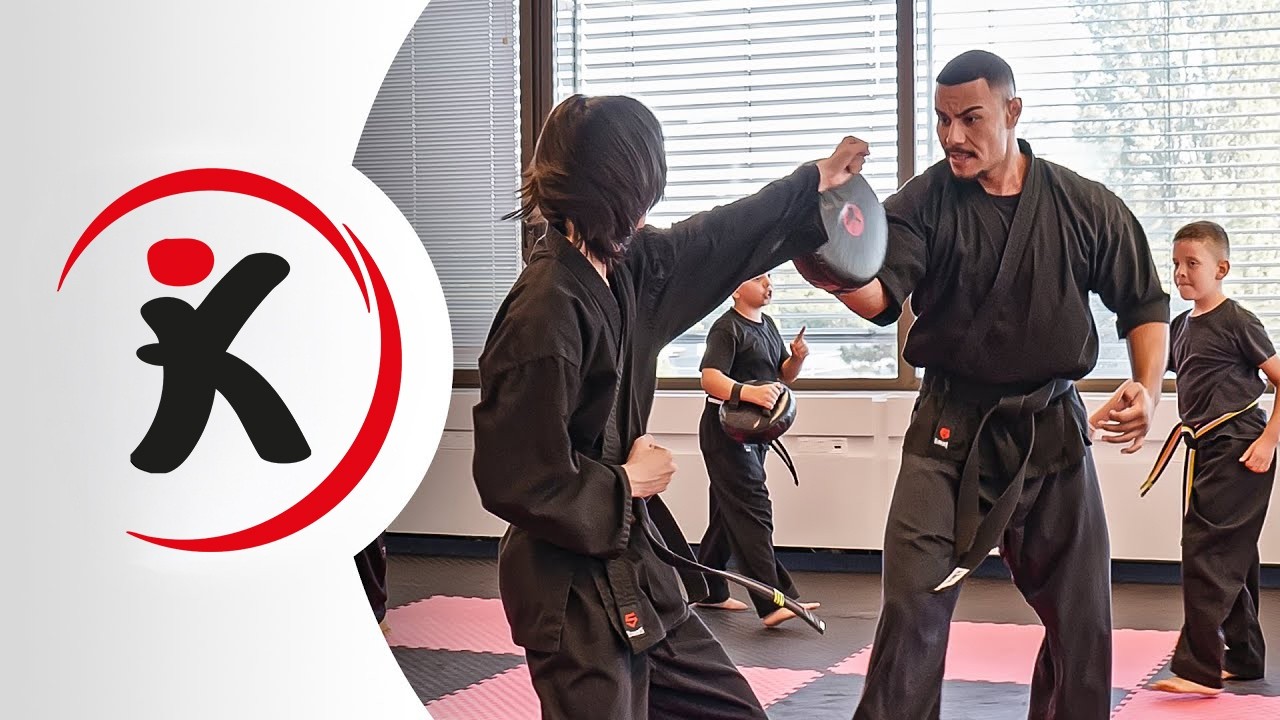 Voller Einsatz im Karate - Disziplin, Technik und Leidenschaft