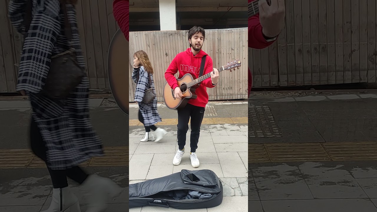 A talented boy singing a Turkish song on street 
