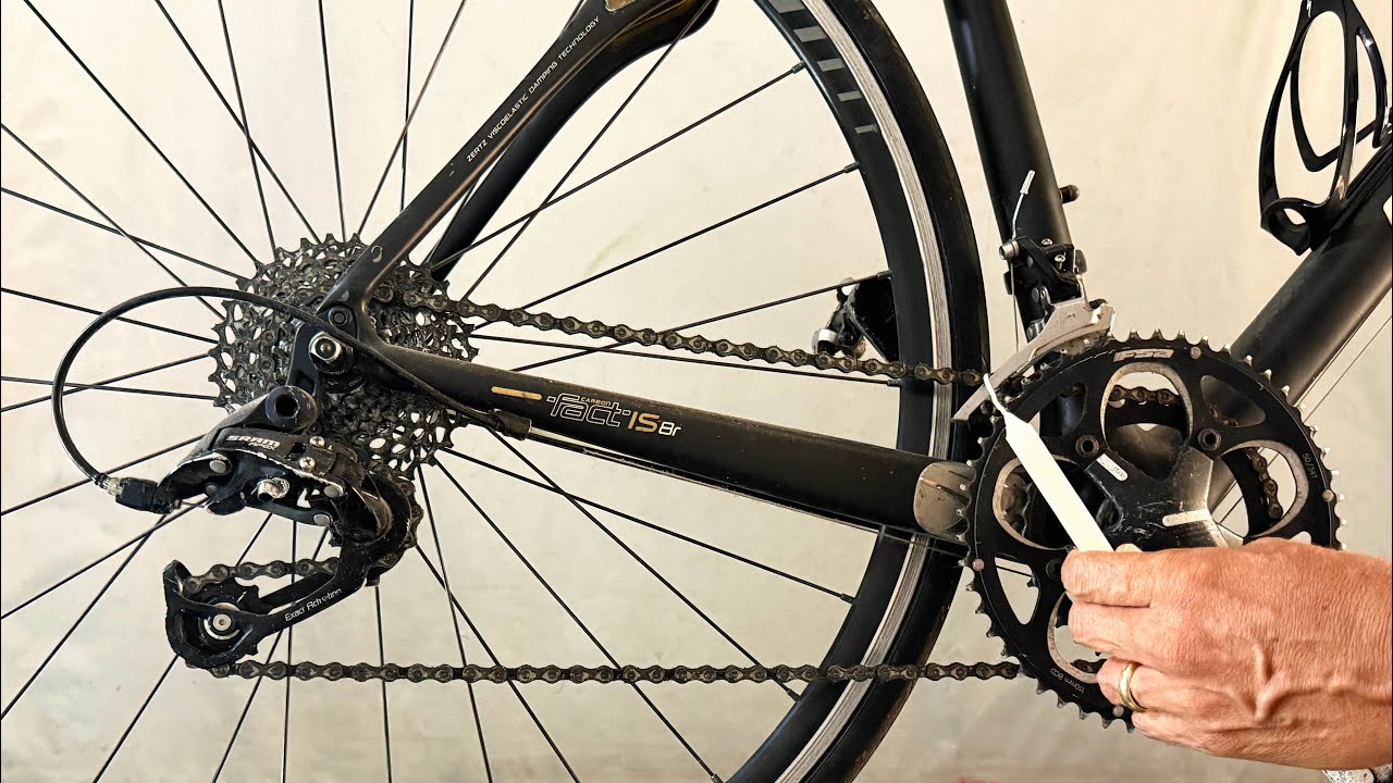 Como lubrificar a corrente da bicicleta, jeito diferente e muito eficaz. #bike #mtb #viralvideo 