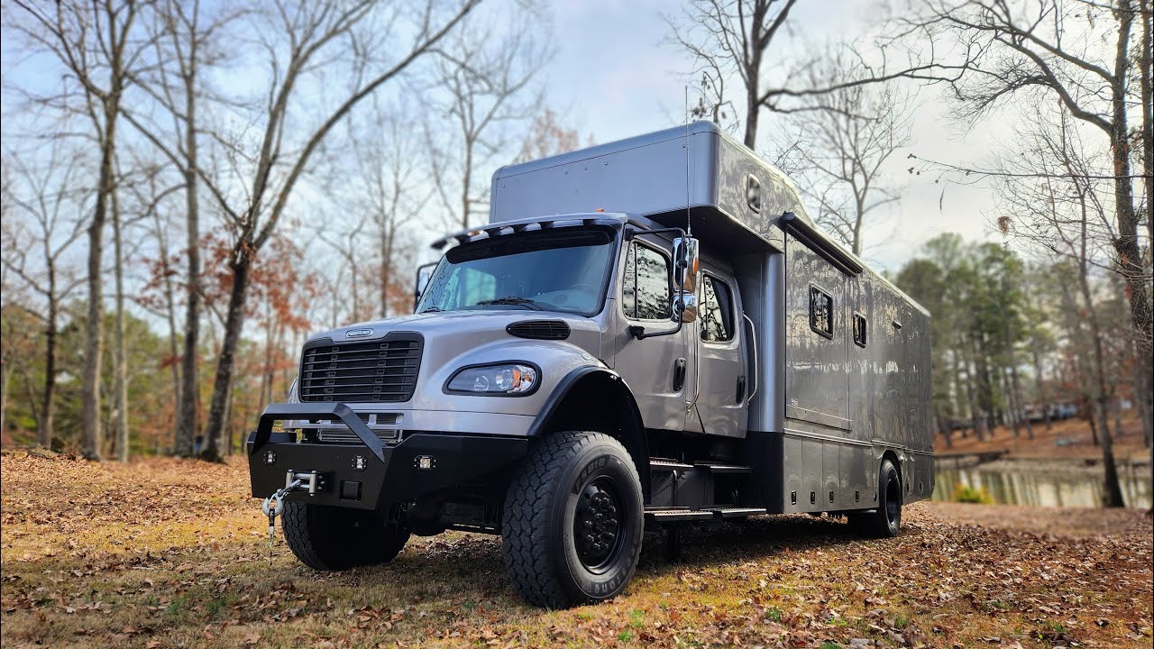 2019 Freightliner M2 Crewcab Doka 4x4 with Showhauler Motorhome Conversion