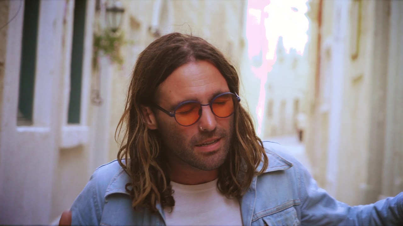 Carav&atilde;na Sun - Come Back (Official Music Video)