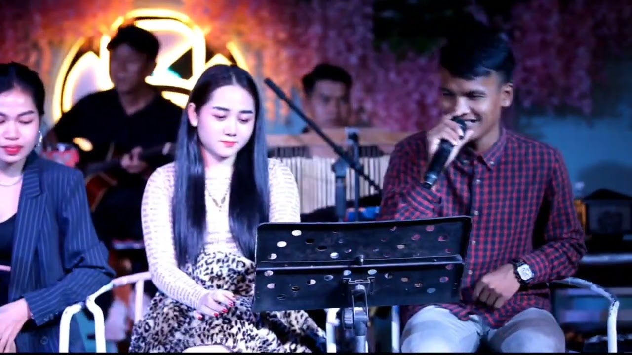 ម៉ាកសុីសង្ហា -​បូរ៉ា​  (cover ​ )LIVE Ban-/Sky bar SLAMEAS