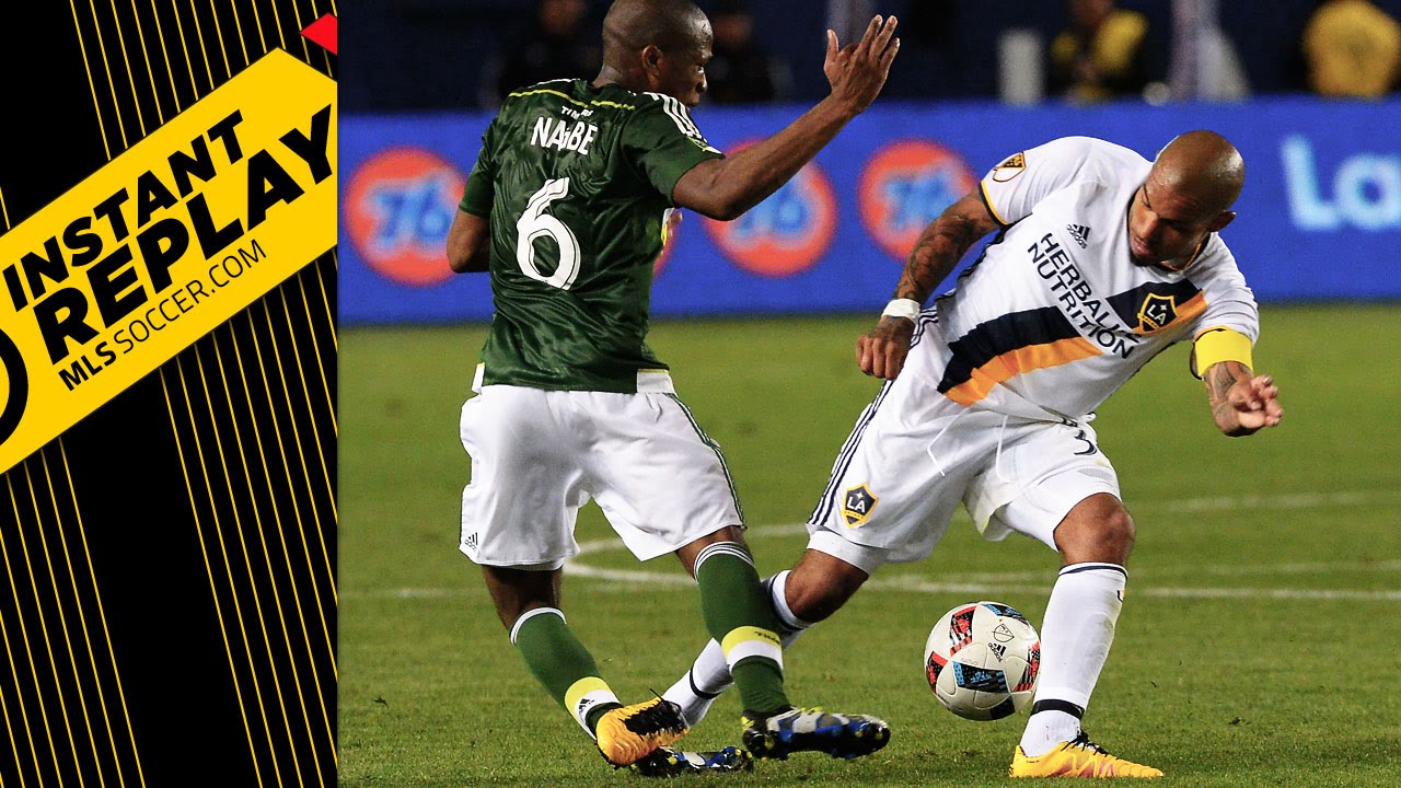 Nigel De Jong&rsquo;s tackle on Nagbe &mdash; was it worthy of a straight red card? | INSTANT REPLAY