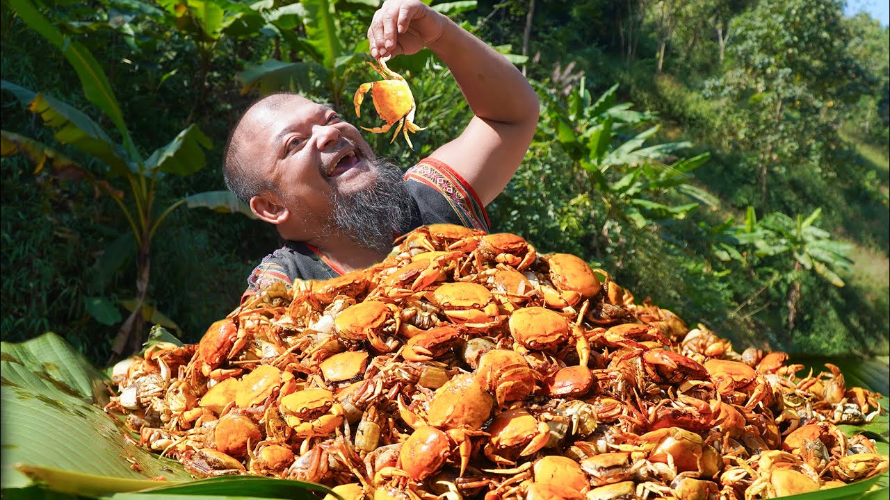 Catching Crabs in The Rock Cavity - Salt Roasted Crab Recipe of the Dwarf Tribe - Dwarf Food