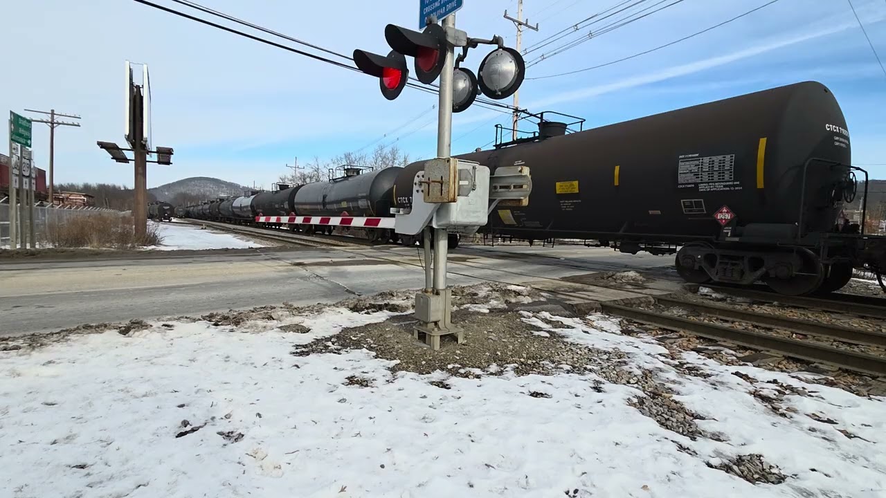 Northbound B&P & USA Heritage Unit. Mix freight. Bolivar Drive. (66 cars.) December 22nd, 2025.