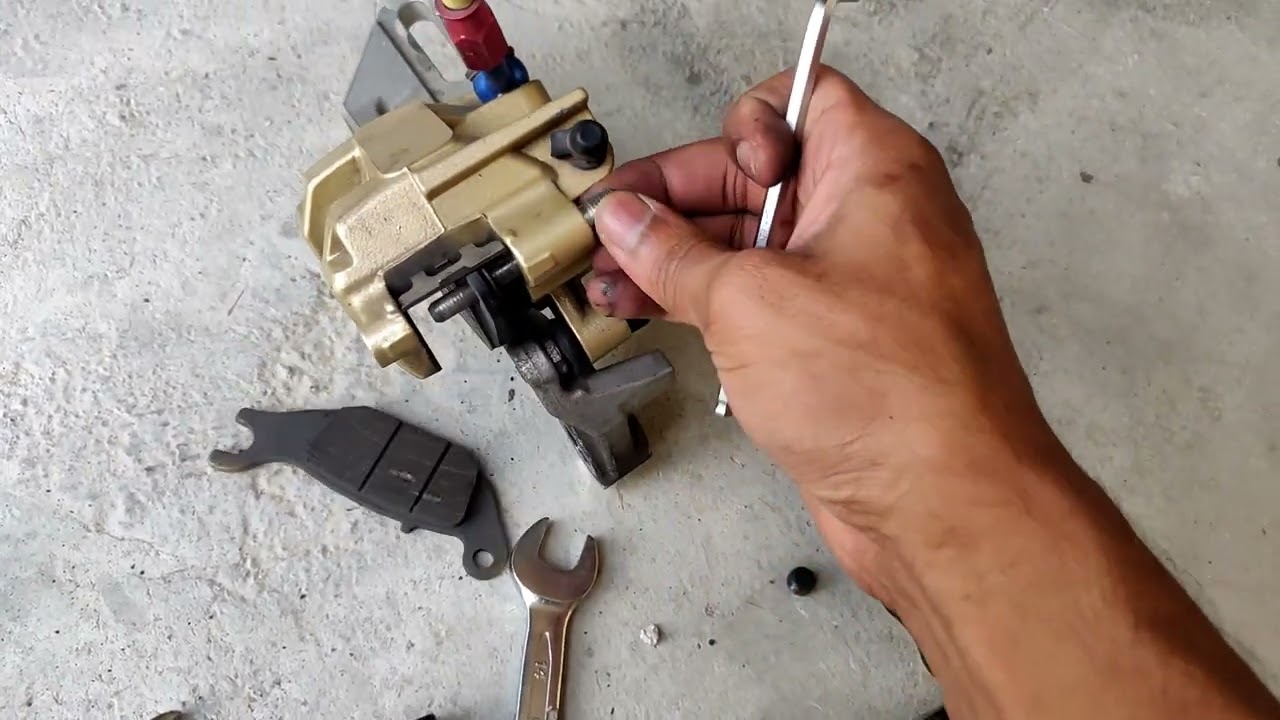 TOBAKI REAR BRAKE PAD CHANGE Y15