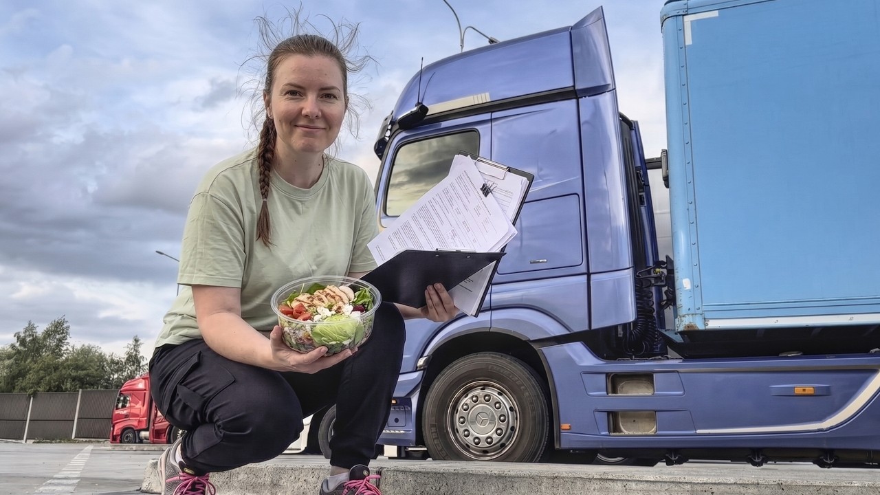 Solo Female Truck Driver: Night Drive & Trailer Swap Routine