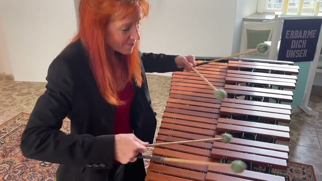 Babette Haag - #4 Klingender Adventskalender 2025 T&uuml;rchen 4 - Bach, Bourr&eacute;e 1&2 in Es-Dur BWV 1010