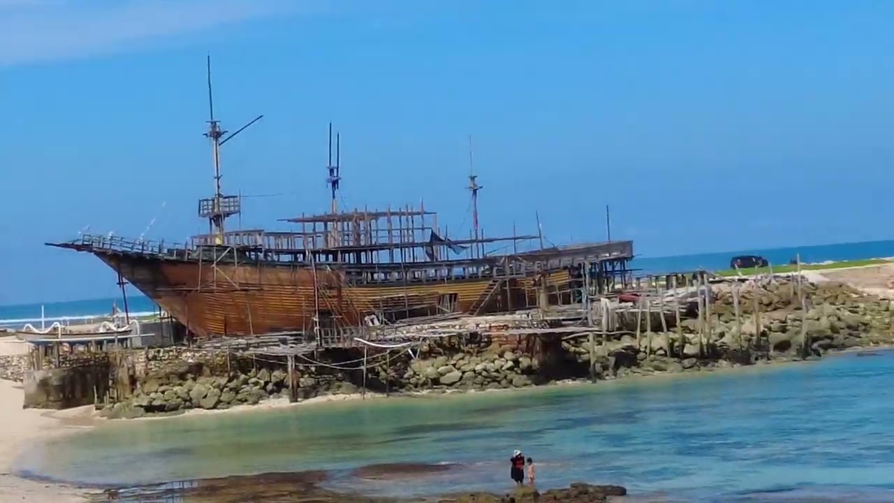 Menikmati Wisata Pantai Melasti di Bali