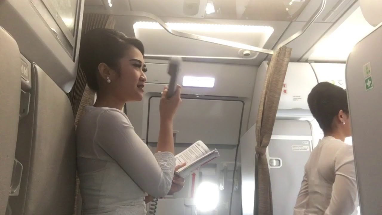 Announcement Peragaan Keselamatan Di Dalam Pesawat (Safety Demo) / Suara Pramugarinya Kece Gak?