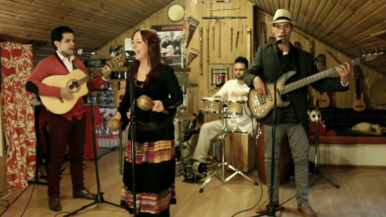 AHÍ NAMÁ -  