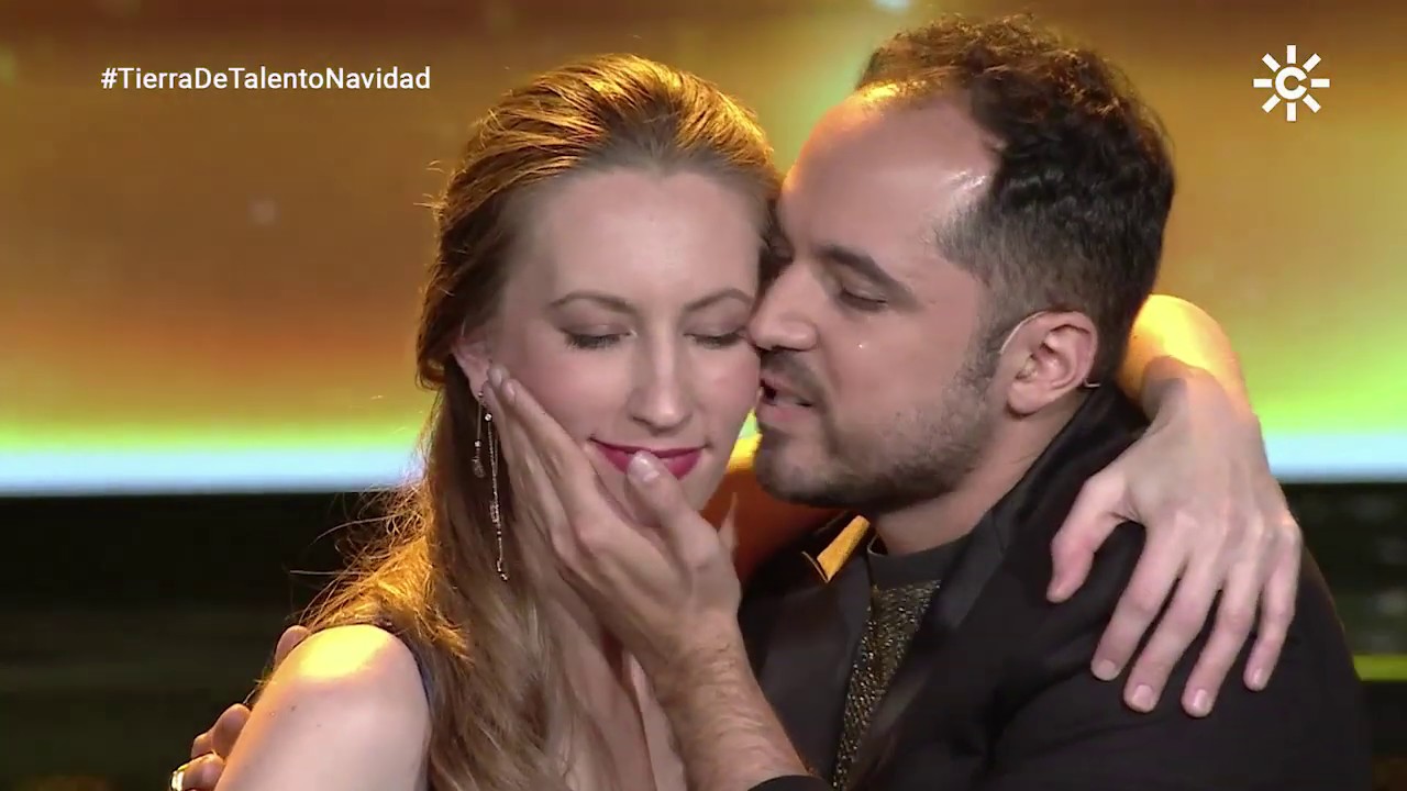 Jesús Reina es sorprendido por su mujer, la violinista Anna Nilsen, en 'Tierra de talento'