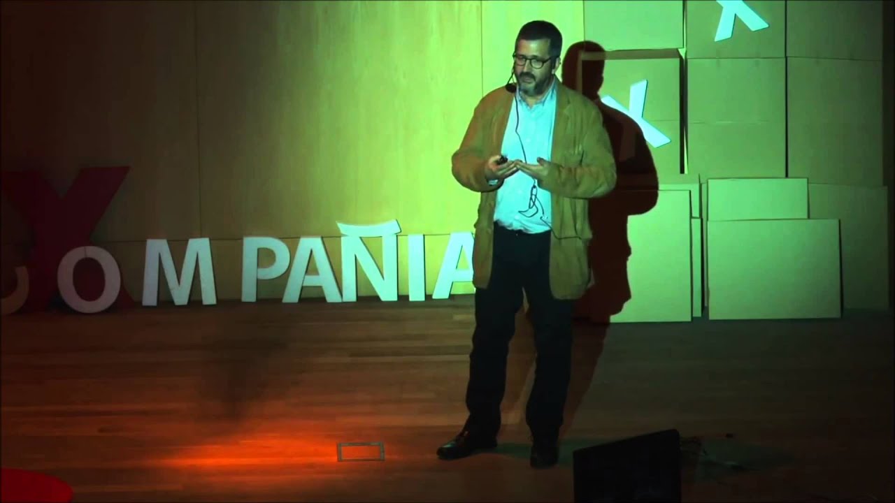 Invertir en tugurios, invertir en futuro | Roberto Goycoolea Prado | TEDxCalledelaCompañia