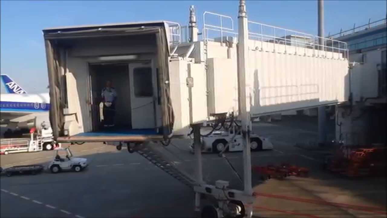ANA : Passenger Boarding Bridge Operation