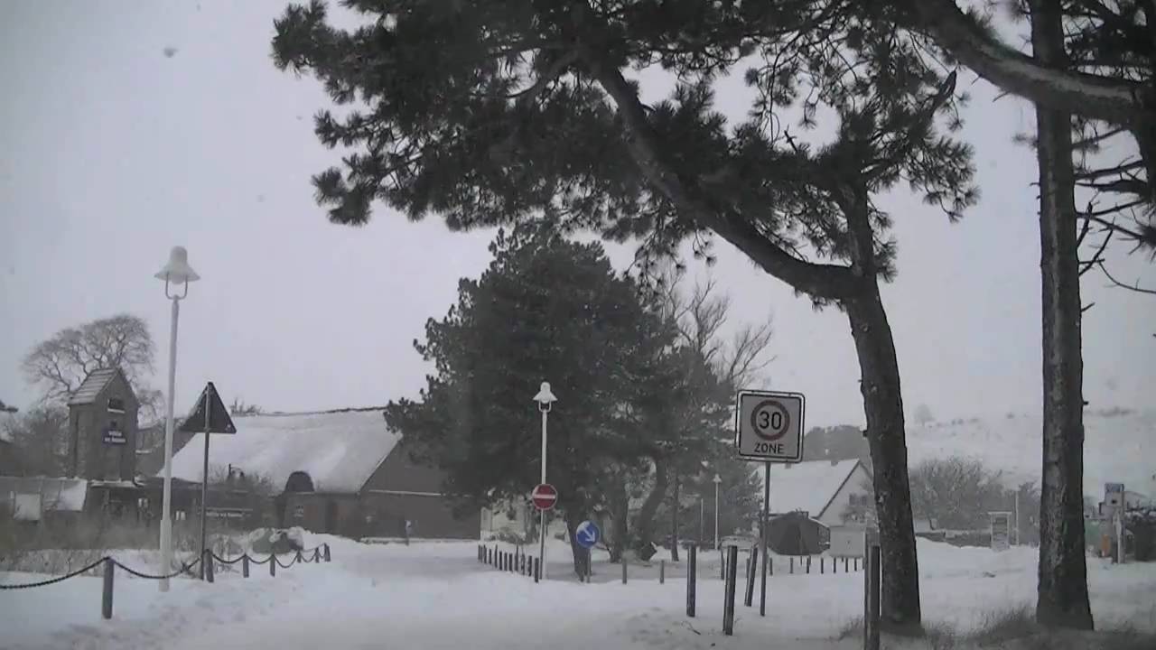 Klein Zicker auf Rügen Fahrt durch den Ort im Dezember 2010 nach Petra