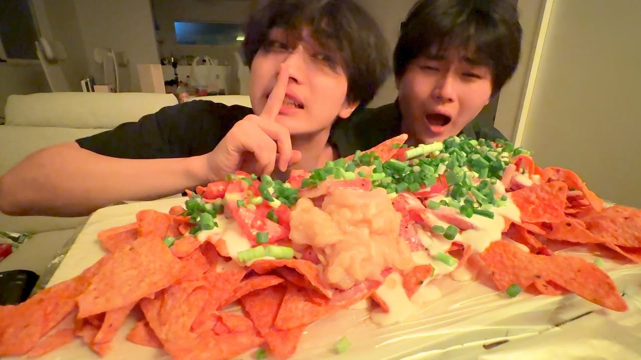 3兄弟で親にバレずに夜食を食べるのなんて余裕なんよ。屁。【ドリトス 深夜飯】