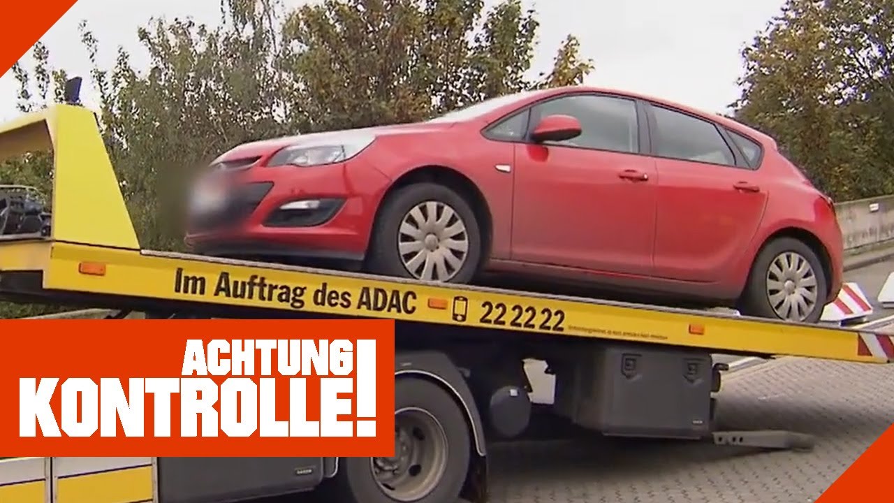 Reifen platzt auf der Autobahn: 