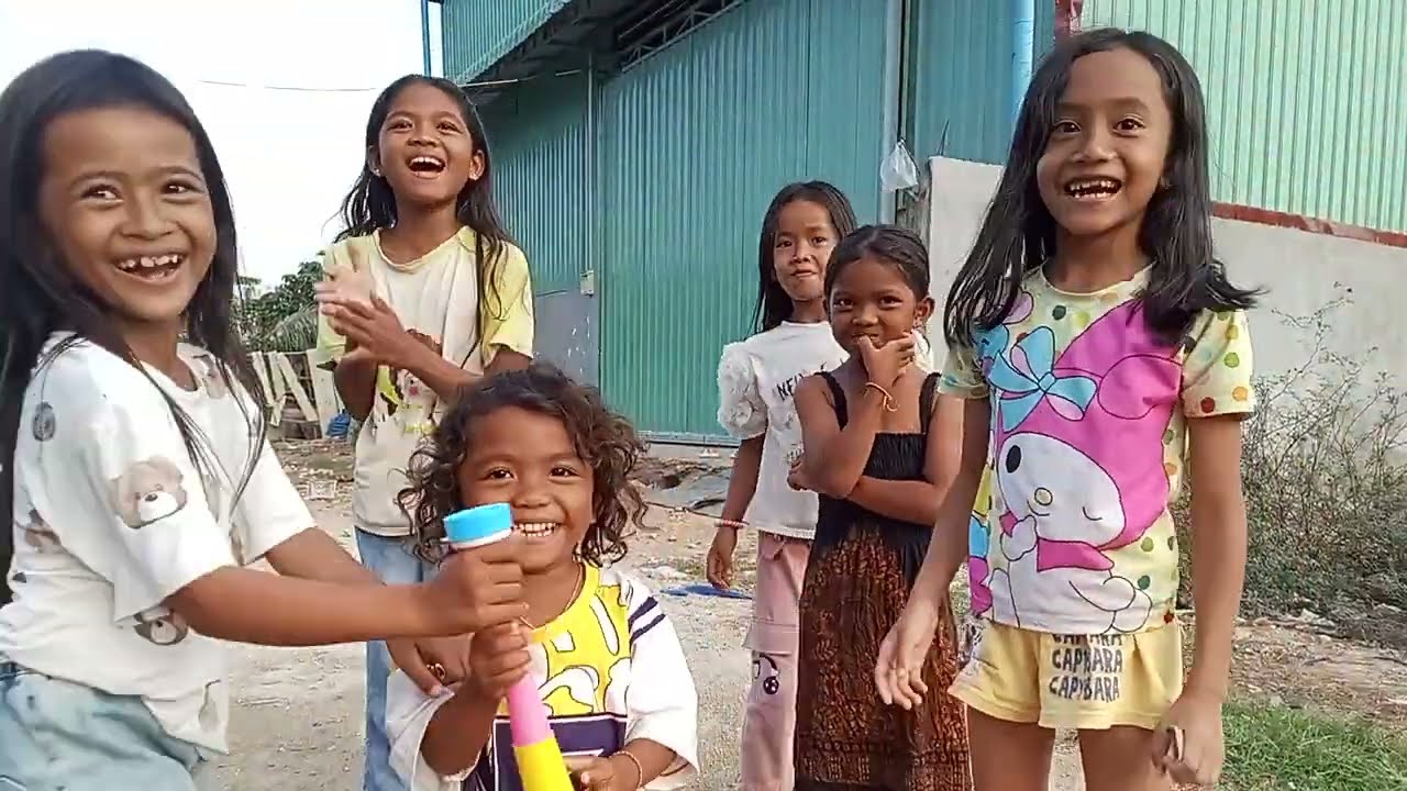 តូចមែន តែផ្លុំយ៉ាងសាហាវ😂😂😂