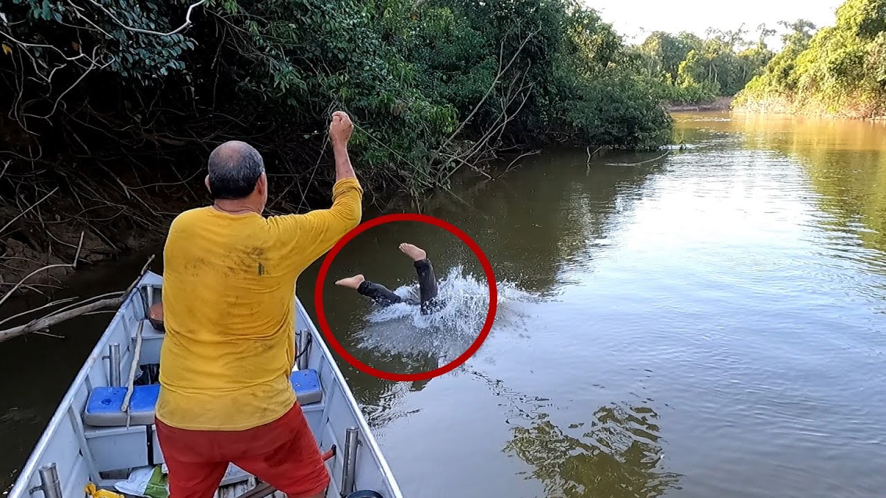 Nos encontramos con una pesca inesperada y mi hermano tuvo que saltar de la lancha.