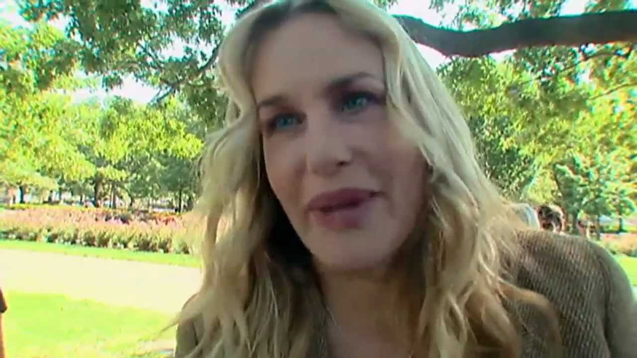 Daryl Hannah arrested at the White House