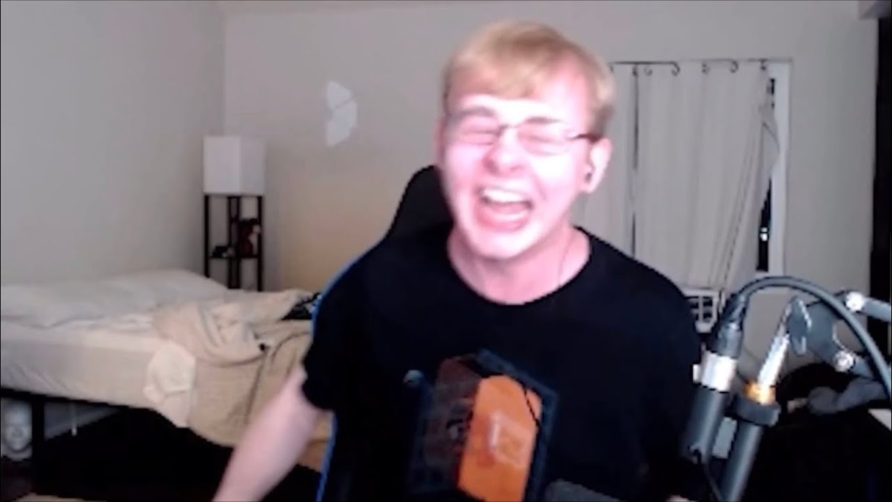 CallMeCarson исполняет «The Sweeze»