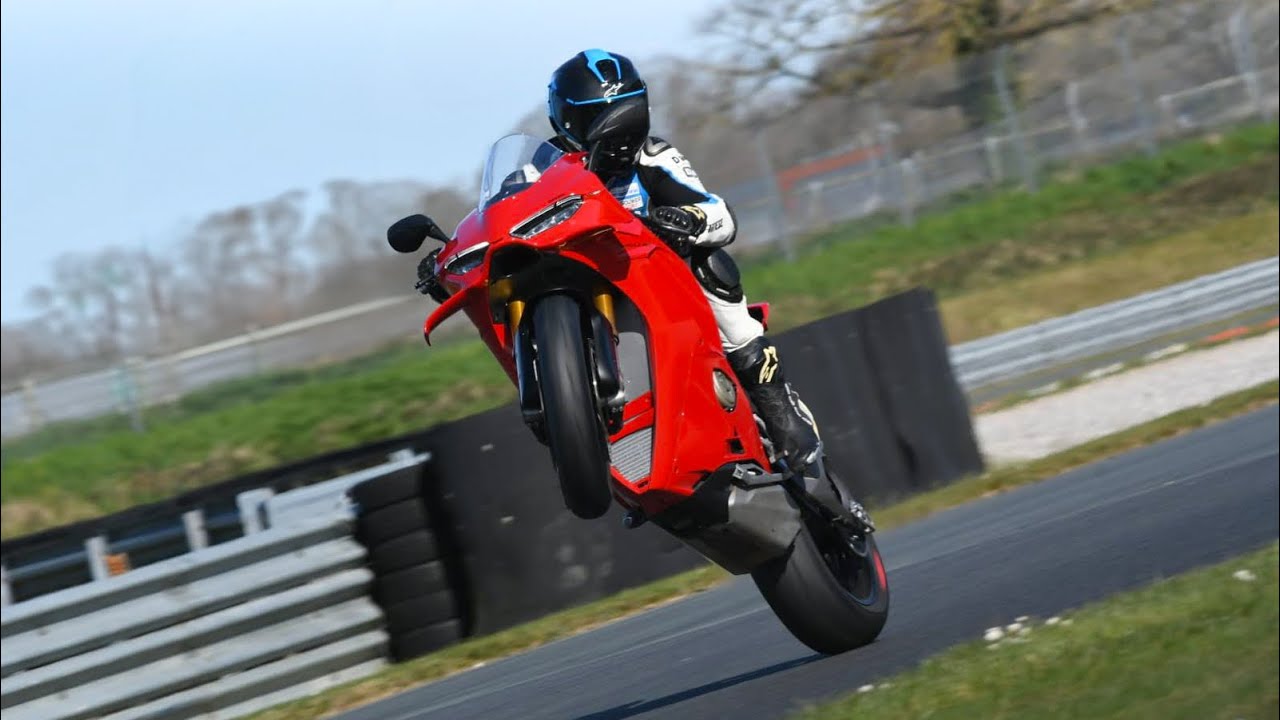 DUCATI V4S 2025 ON CIRCUIT VAL DE VIENNE