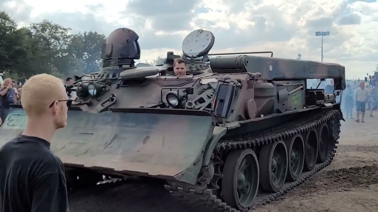T55 Tank Mastermilo te gast in s'Heer abtskerke bij trekkertrek 27-8-2022