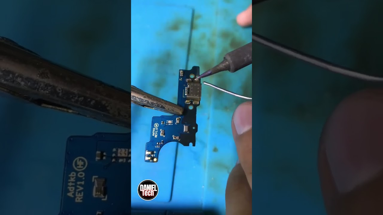 Como trocar conector de carga V8