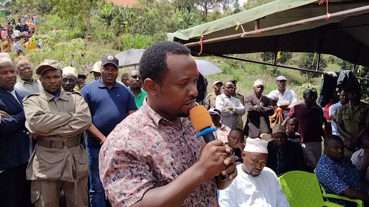 DED BUMBULI AKIMKARIBISHA MKUU WA WILAYA YA LUSHOTO ZEPHANIA SUMAYE KUTOA SALAM ZAKE MSIBANI BUMBULI