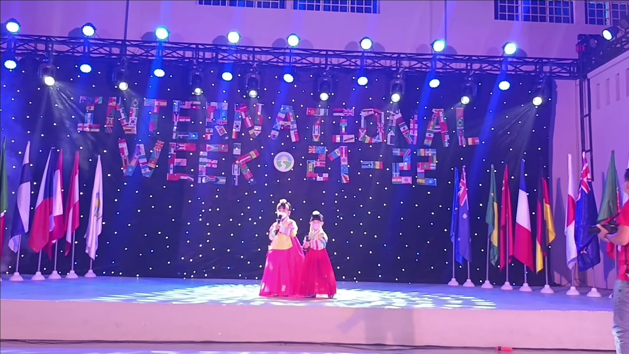 Full Show   Int Week