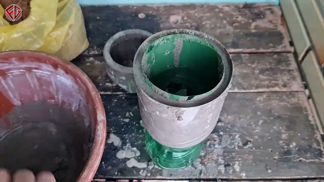 Duas garrafas PET, dentro Abelhas