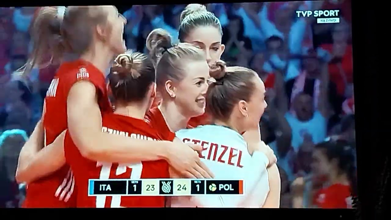 Polki wygrywają 3 seta .                 Polska 2-1Włochy