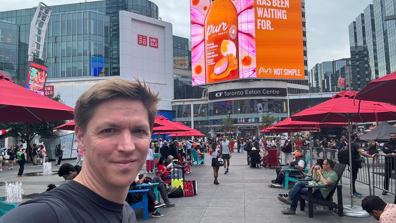 Toronto LIVE:  Friday Evening Downtown & Pride Weekend